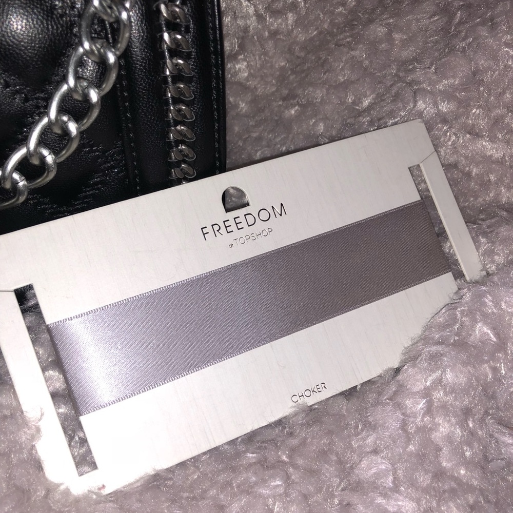 TOPSHOP freedom satin grey choker ❤️